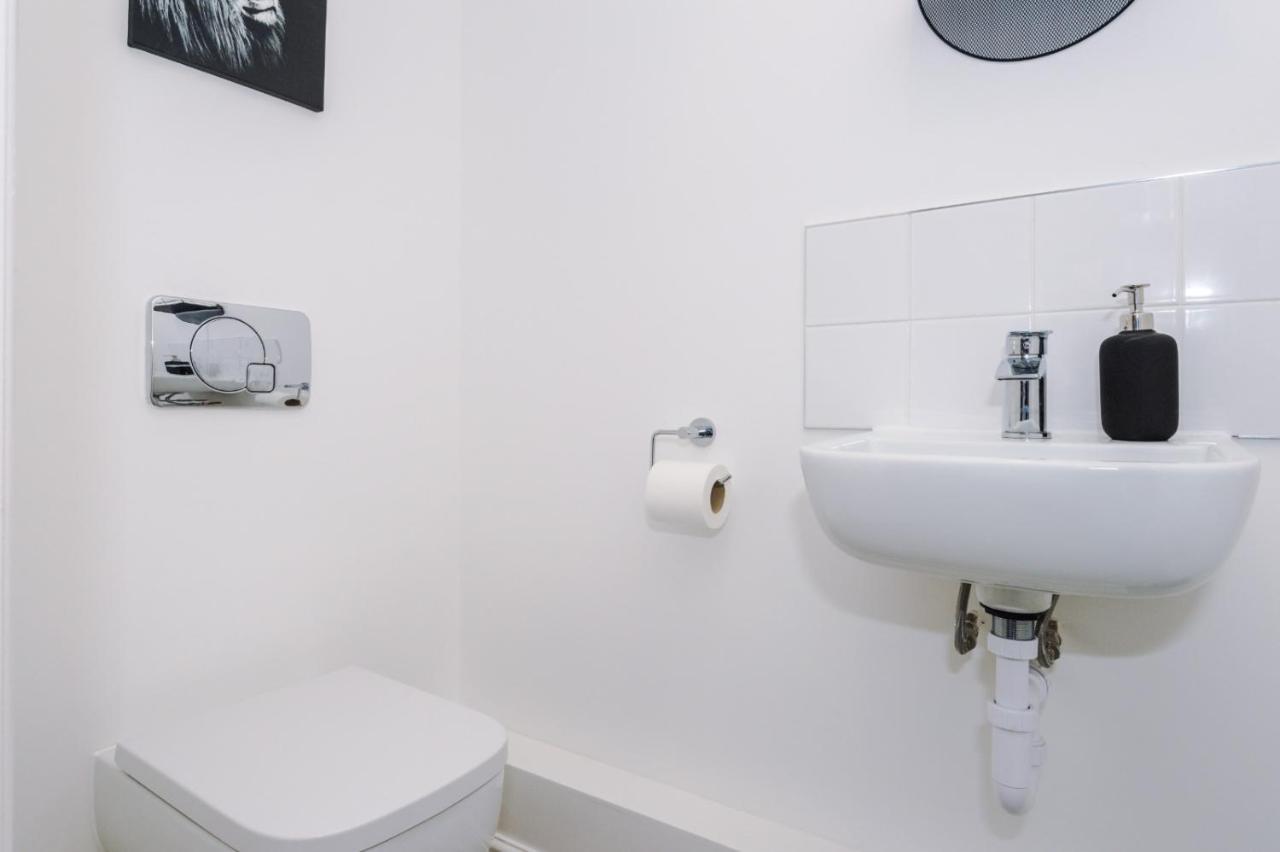 Rest&Recharge At Ridgefield House Villa Манчестър Екстериор снимка
