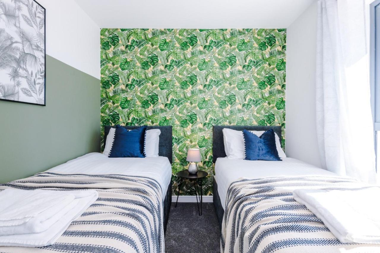 Rest&Recharge At Ridgefield House Villa Манчестър Екстериор снимка