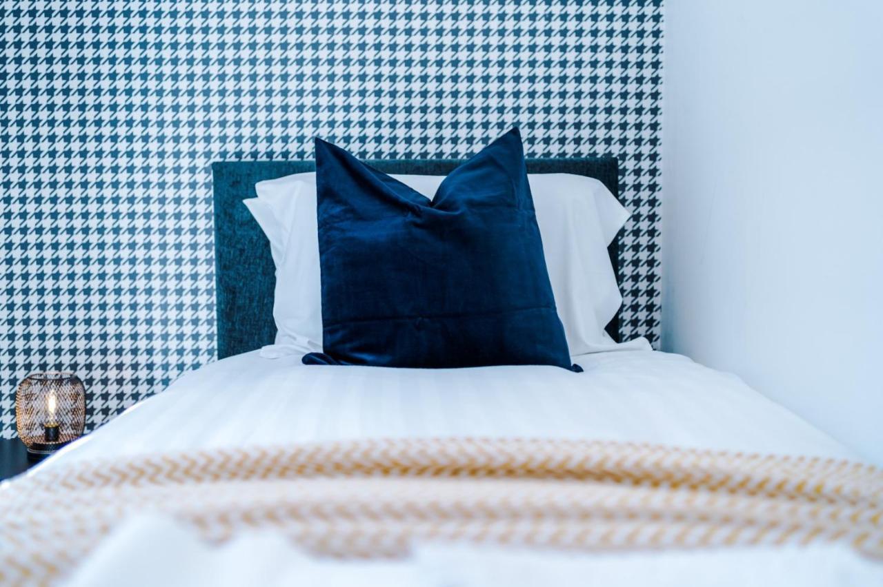 Rest&Recharge At Ridgefield House Villa Манчестър Екстериор снимка
